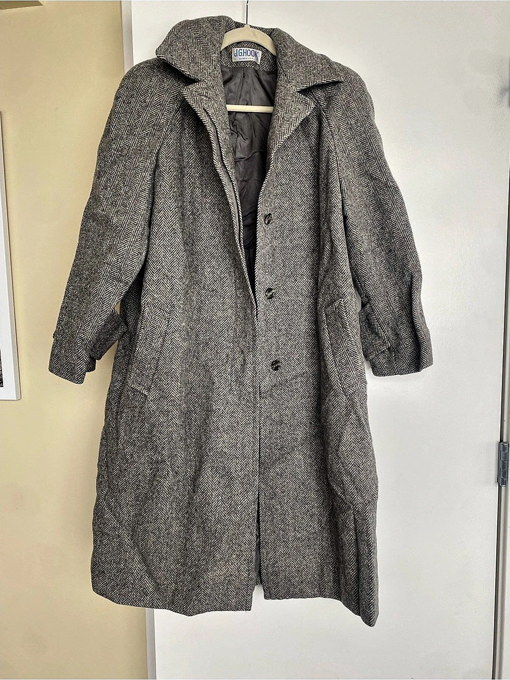J.G. Hook Wool Houndstooth Coat in Gray Like New
Sz small